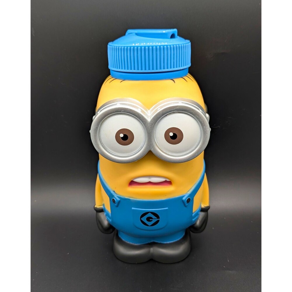 Universal Studios Minion Figural Travel Mug 16 oz Plastic w/ Lid Hot/Cold